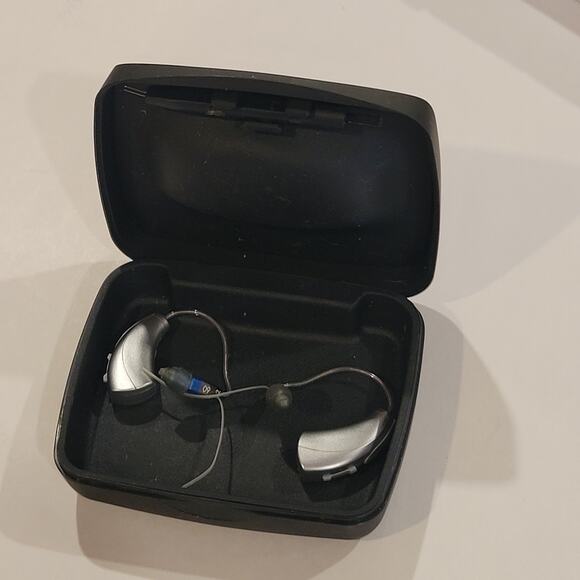 Starkey Livio 1000 Behind The Ear hearing aids - Picture 1 of 9